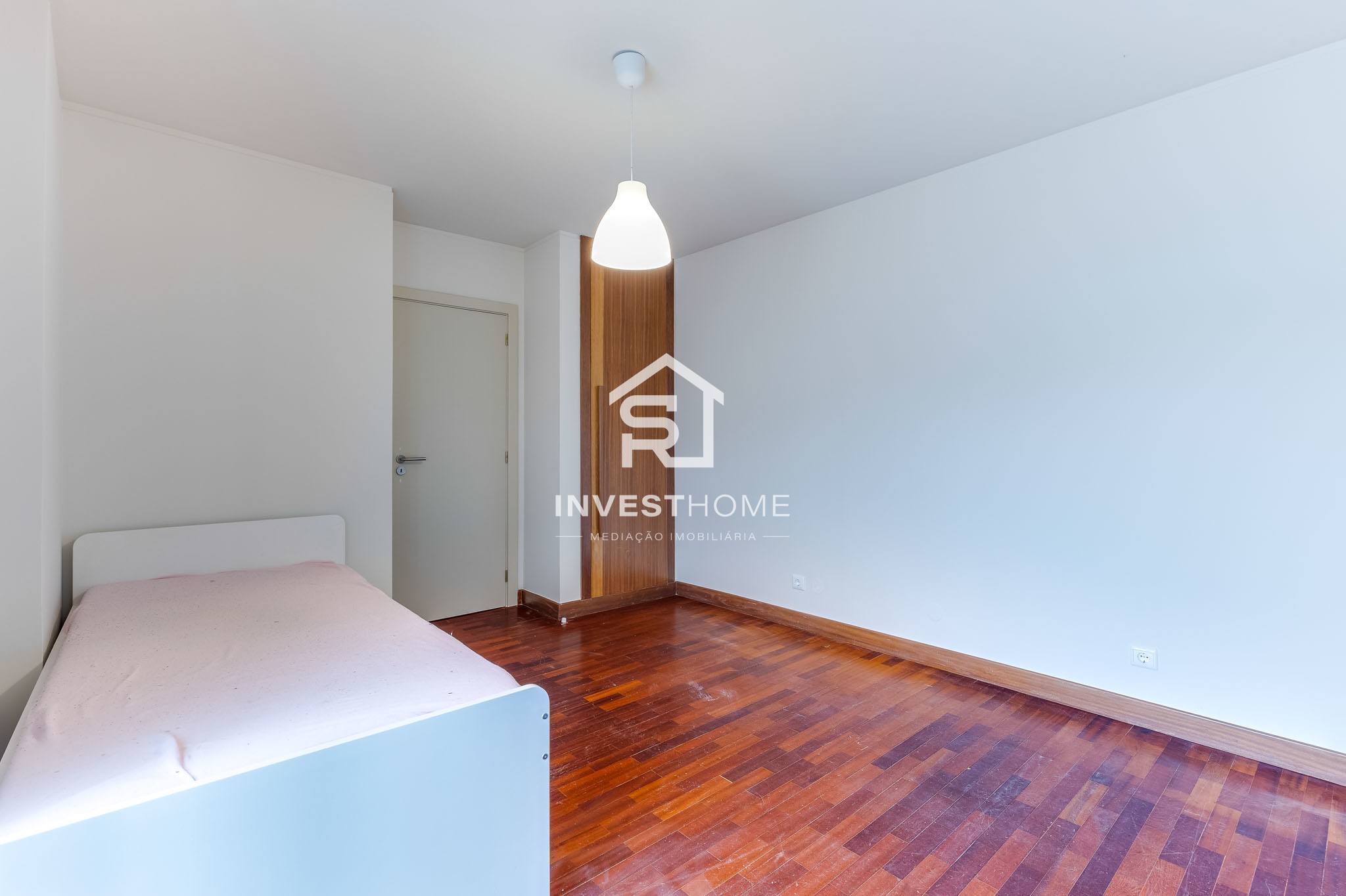 Apartamento T3 | Duplex | Metro a 50m | Equipado e Mobilado | Varandas