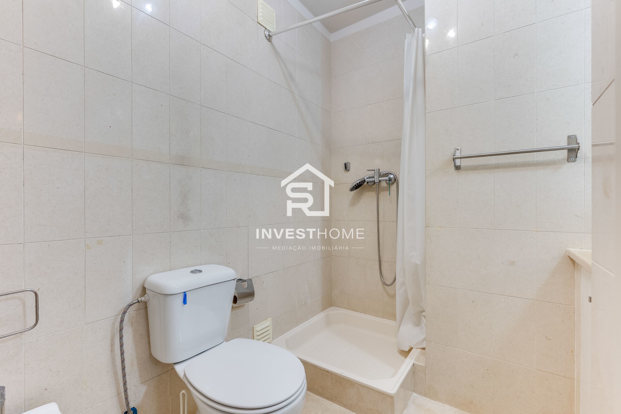 Apartamento T3 | Duplex | Metro a 50m | Equipado e Mobilado | Varandas