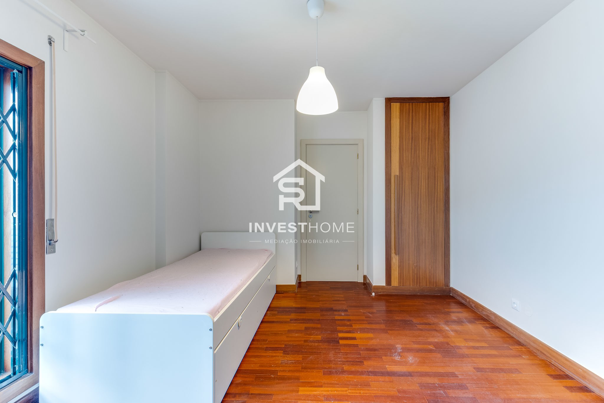 Apartamento T3 | Duplex | Metro a 50m | Equipado e Mobilado | Varandas