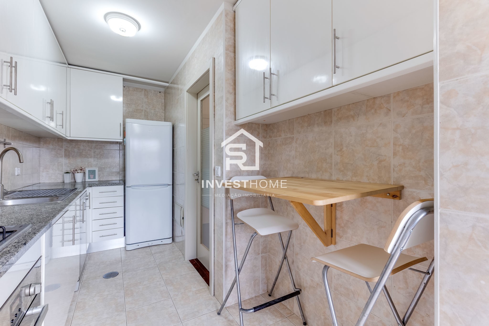 Apartamento T3 | Duplex | Metro a 50m | Equipado e Mobilado | Varandas