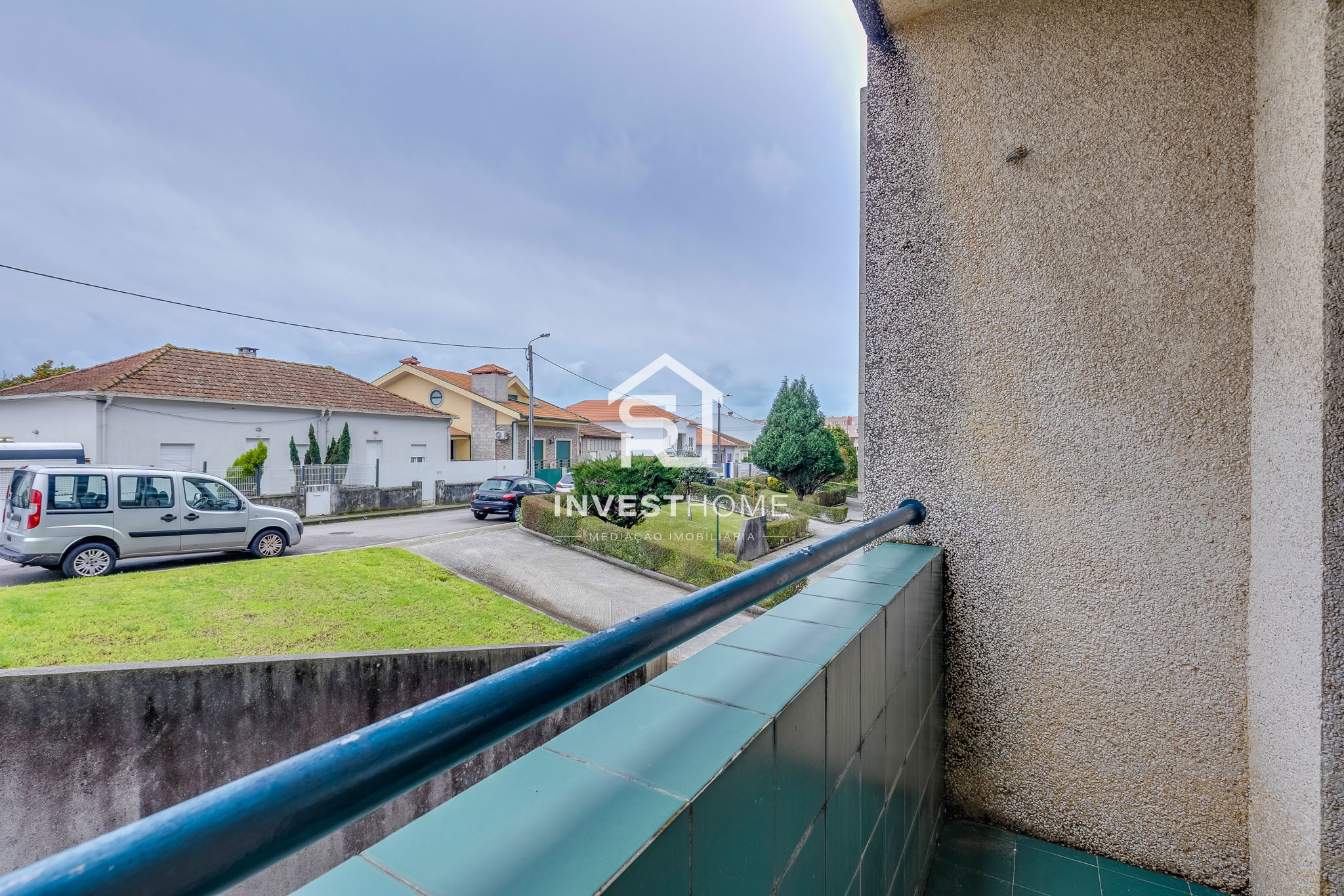 Apartamento T3 | Duplex | Metro a 50m | Equipado e Mobilado | Varandas