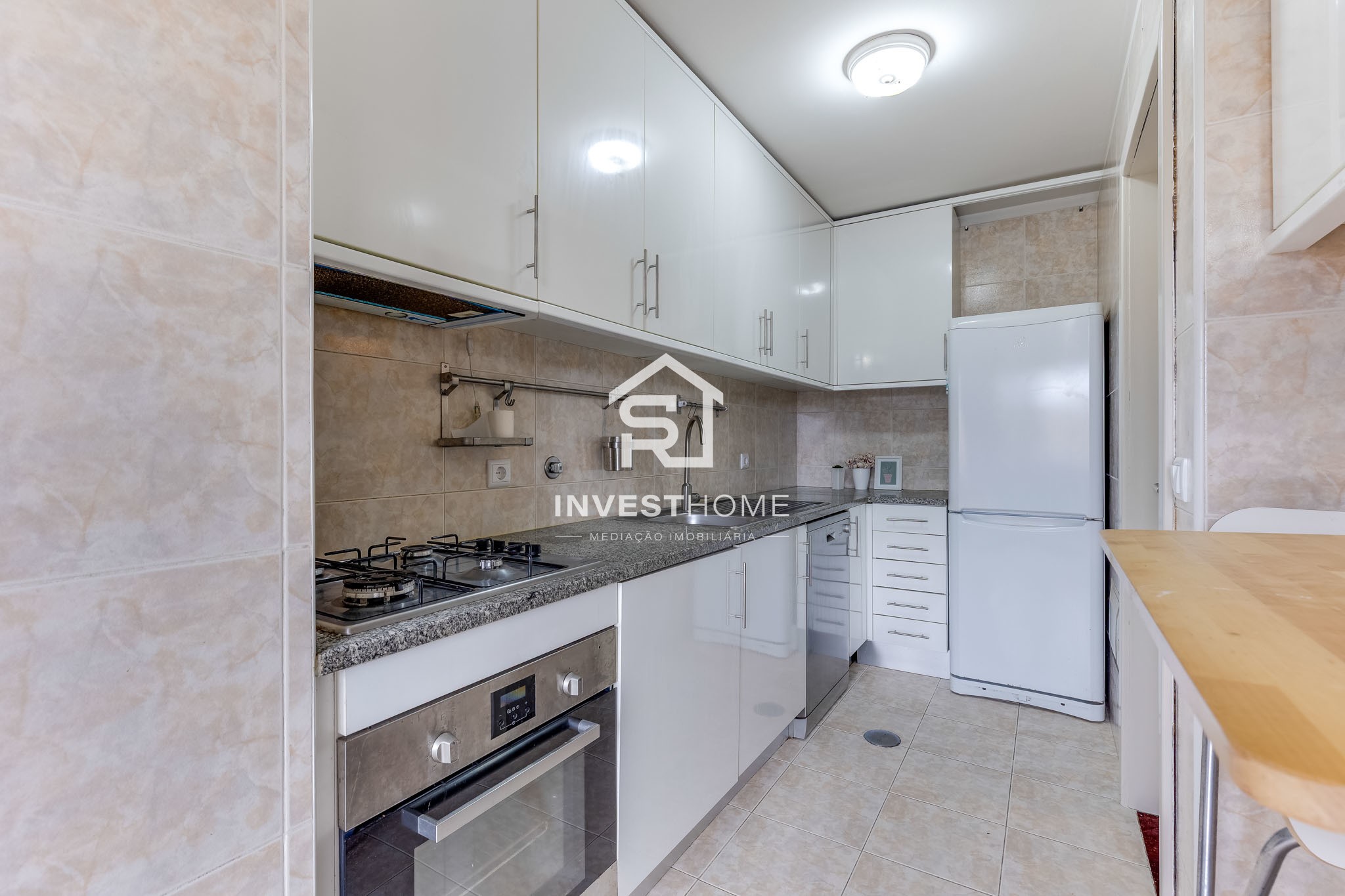 Apartamento T3 | Duplex | Metro a 50m | Equipado e Mobilado | Varandas