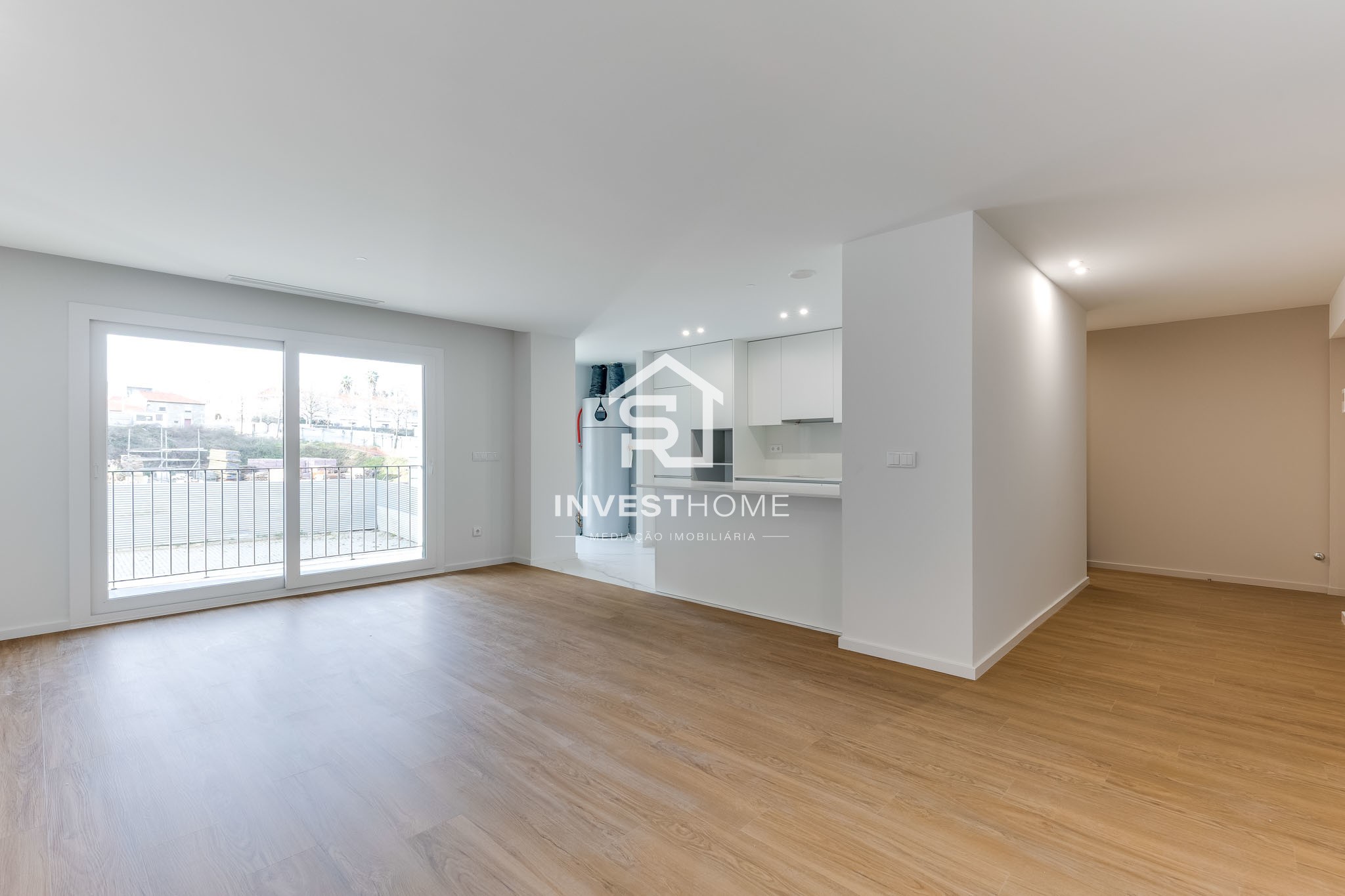Apartamento T3 | Novo 2025 | Pronto a Escriturar | Varanda | Box