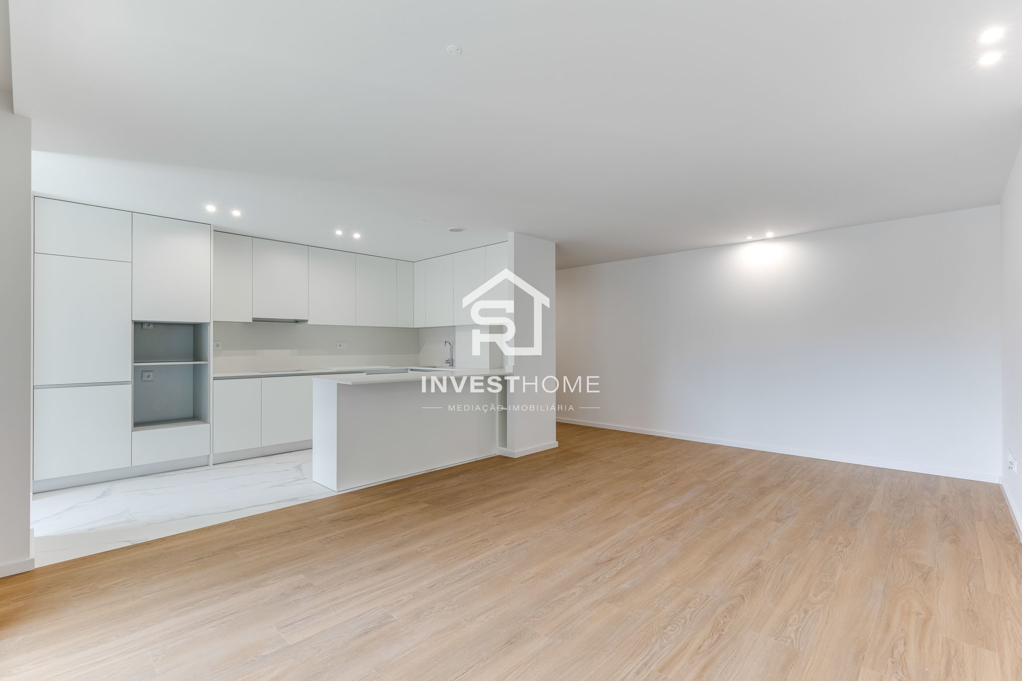 Apartamento T3 | Novo 2025 | Pronto a Escriturar | Varanda | Box