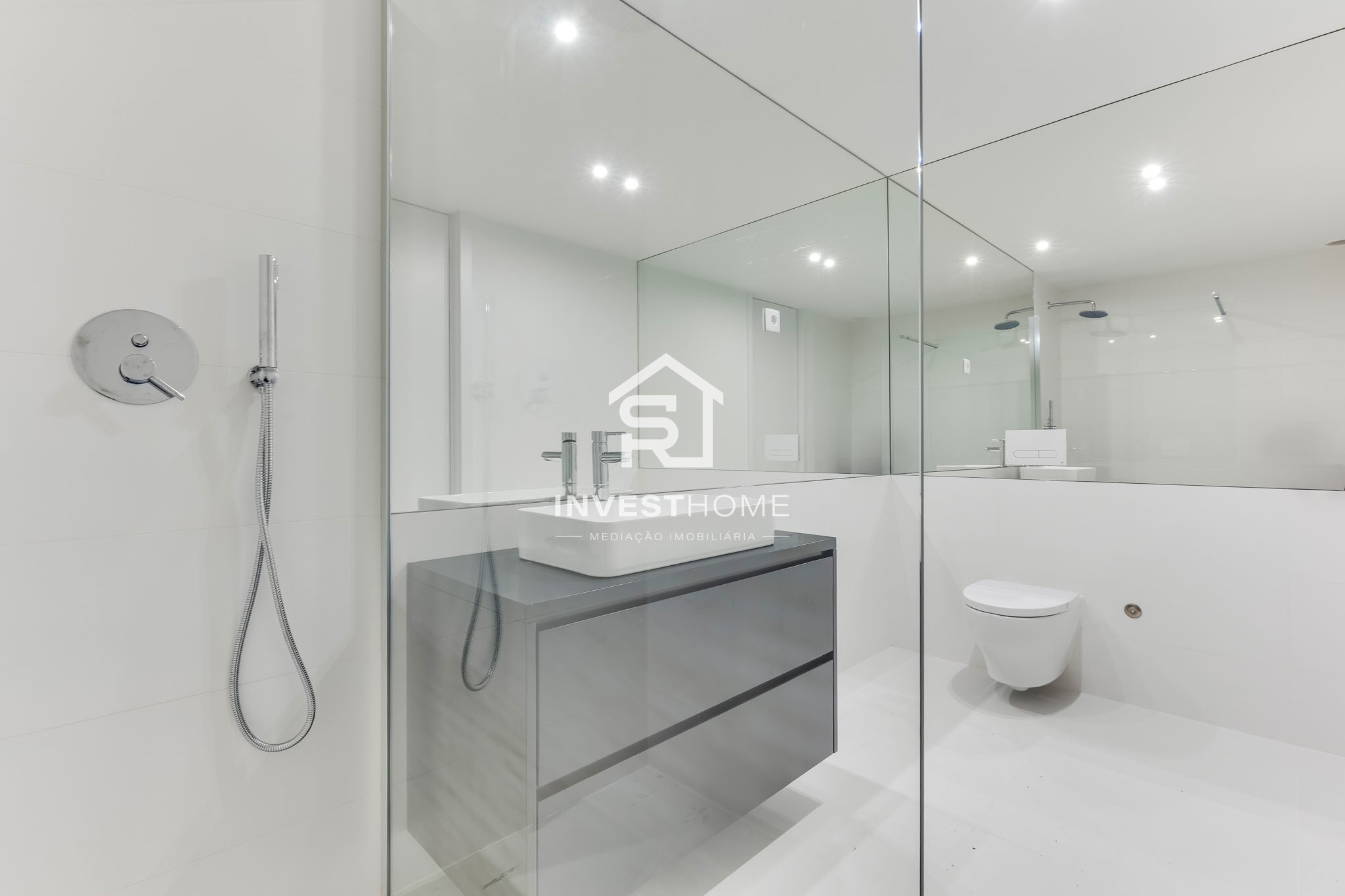 Apartamento T3 | Novo 2025 | Pronto a Escriturar | Varanda | Box