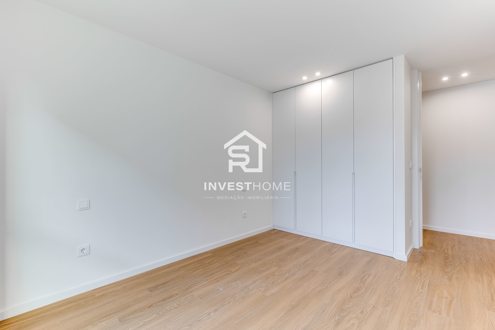 Apartamento T3 | Novo 2025 | Pronto a Escriturar | Varanda | Box