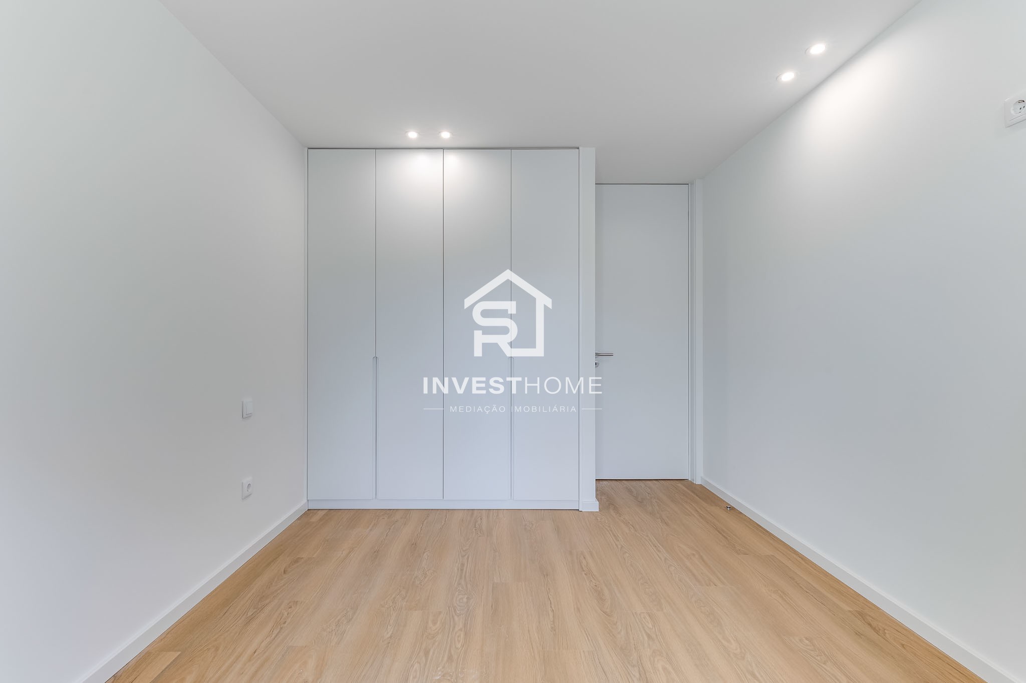Apartamento T3 | Novo 2025 | Pronto a Escriturar | Varanda | Box