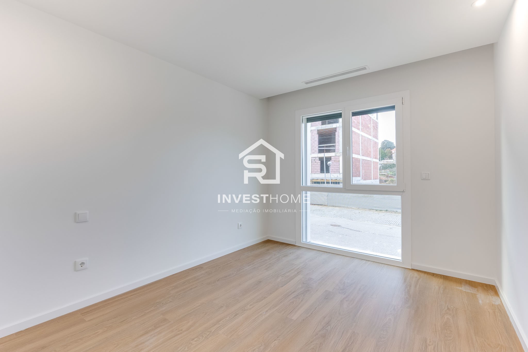 Apartamento T3 | Novo 2025 | Pronto a Escriturar | Varanda | Box
