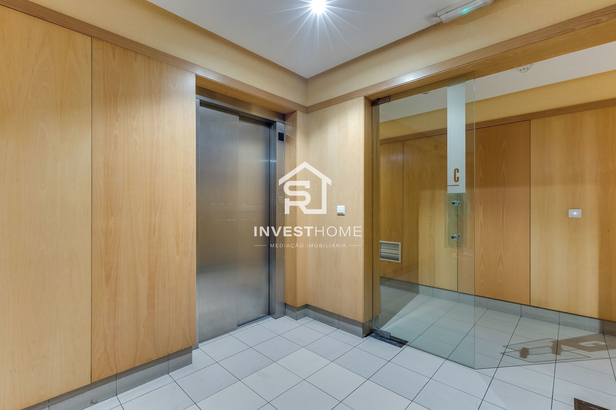 Apartamento T3 | Renovado | Porteiro | Varanda | Lug Garagem | Lordelo do Ouro