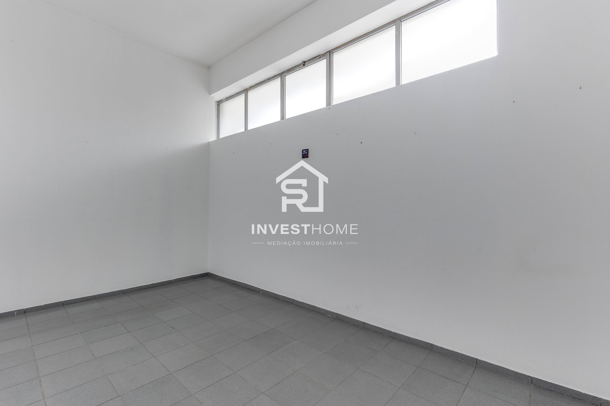 Loja c/ 88m2 | Metro | Centro da Maia