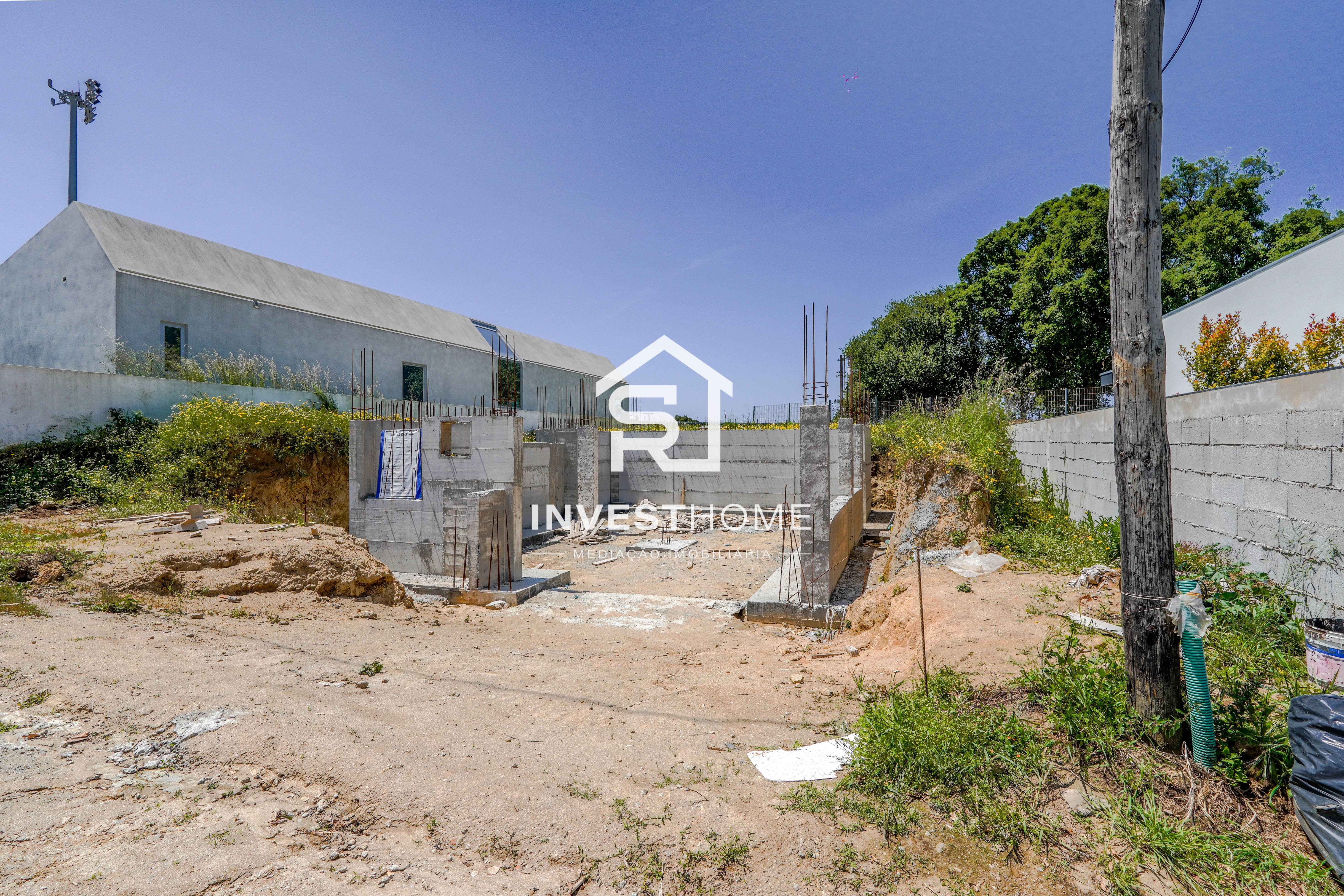 Lote 399m2 | Projeto aprovado | Moradia 4 frentes | Licenças Emitidas