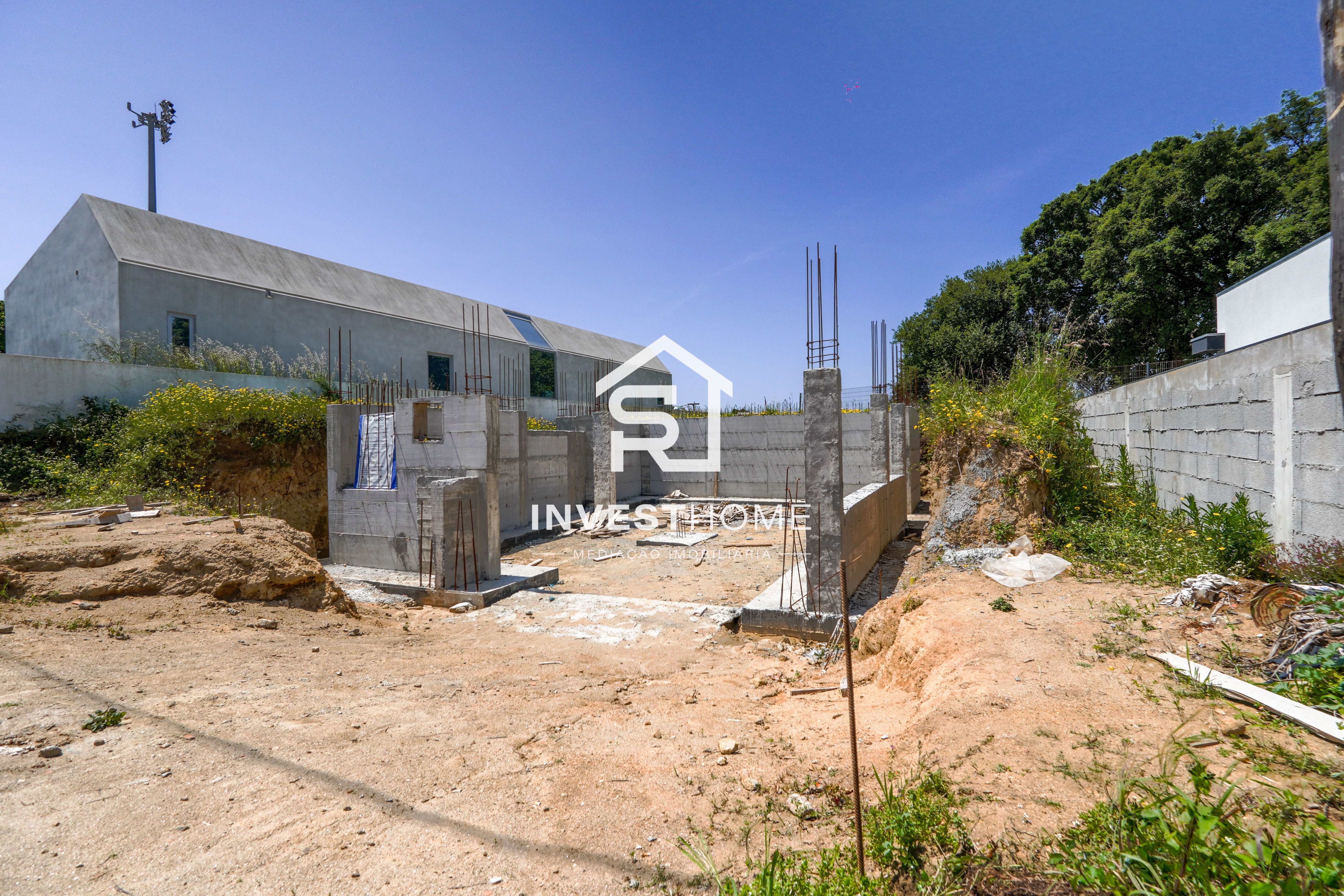 Lote 399m2 | Projeto aprovado | Moradia 4 frentes | Licenças Emitidas