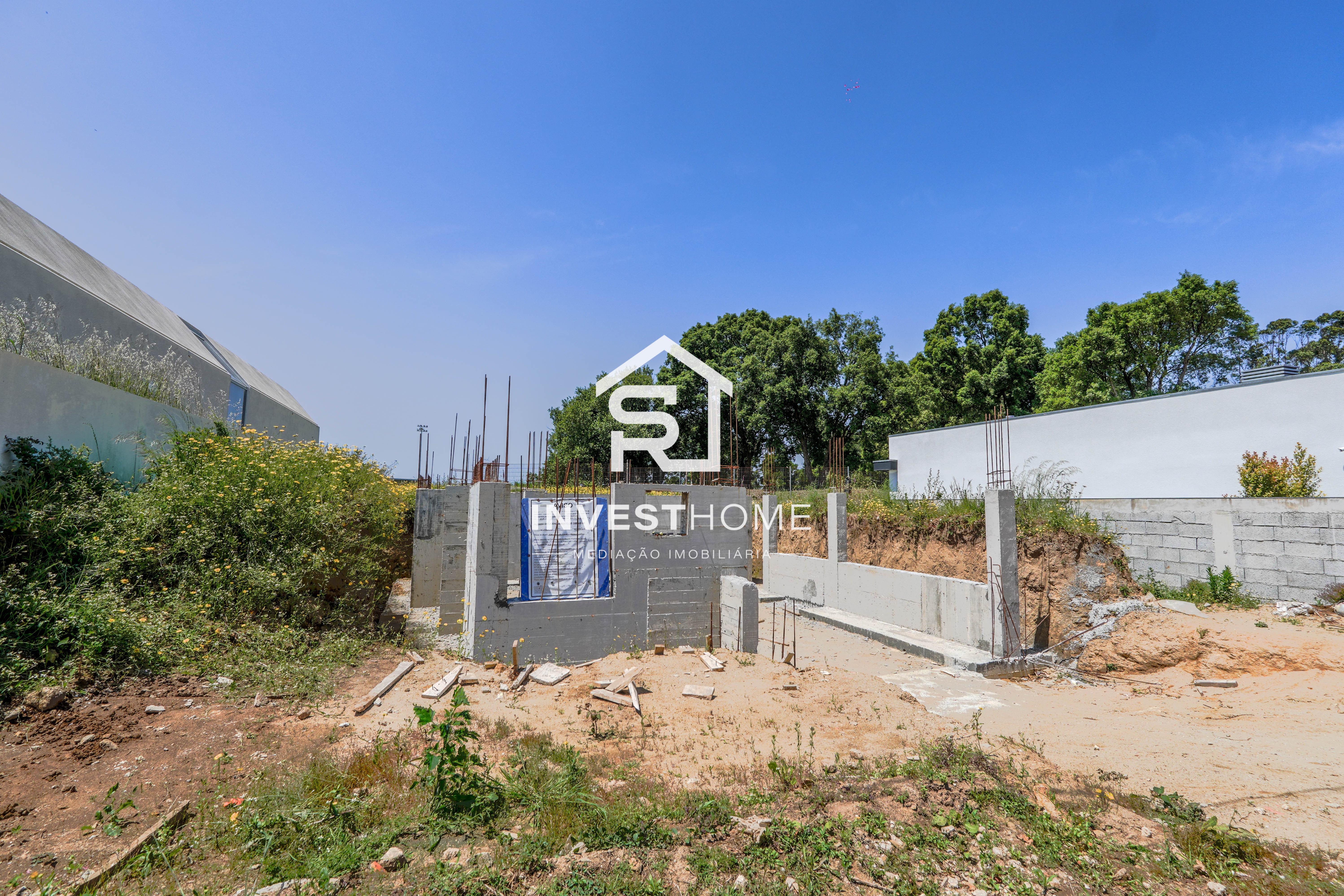 Lote 399m2 | Projeto aprovado | Moradia 4 frentes | Licenças Emitidas