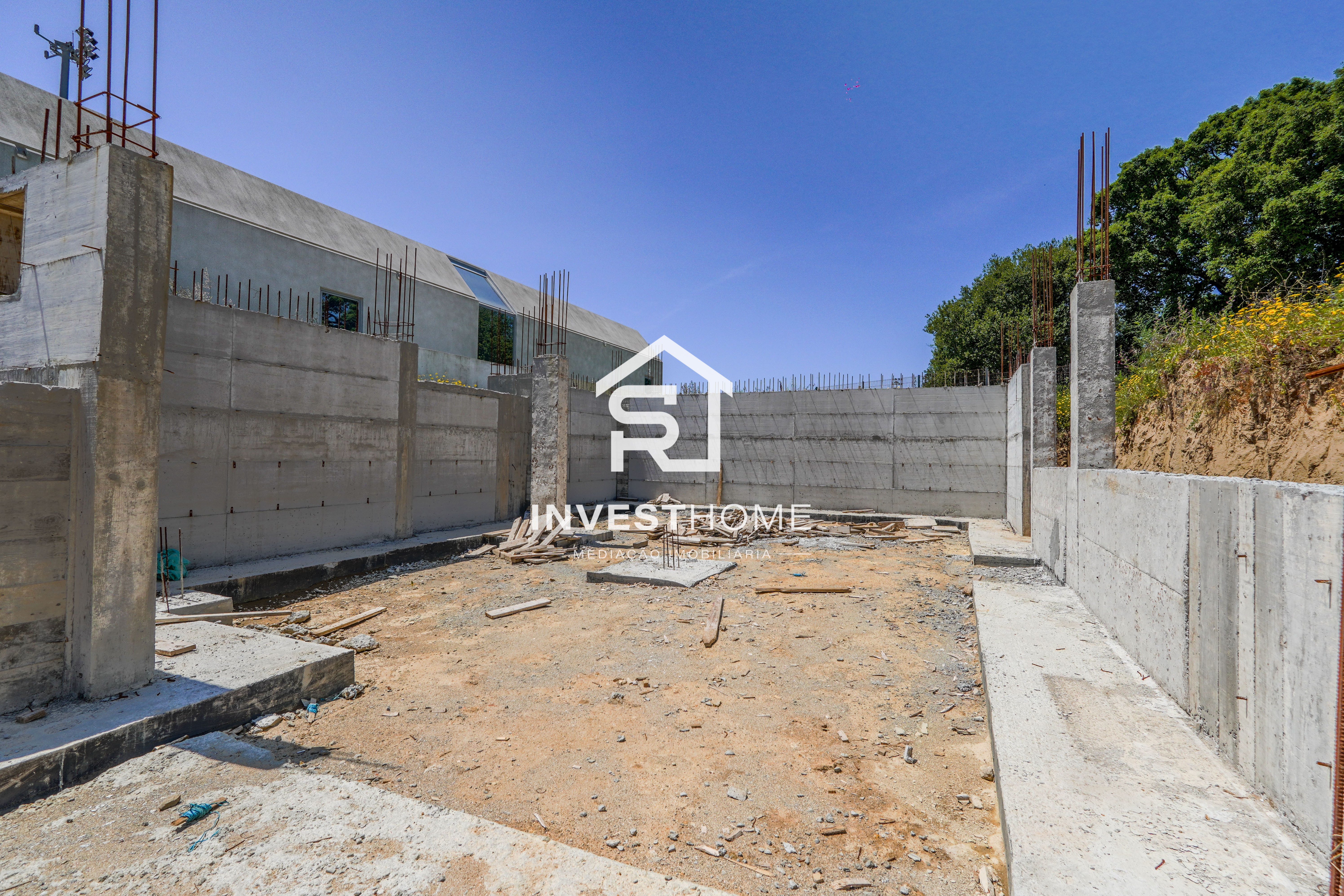 Lote 399m2 | Projeto aprovado | Moradia 4 frentes | Licenças Emitidas