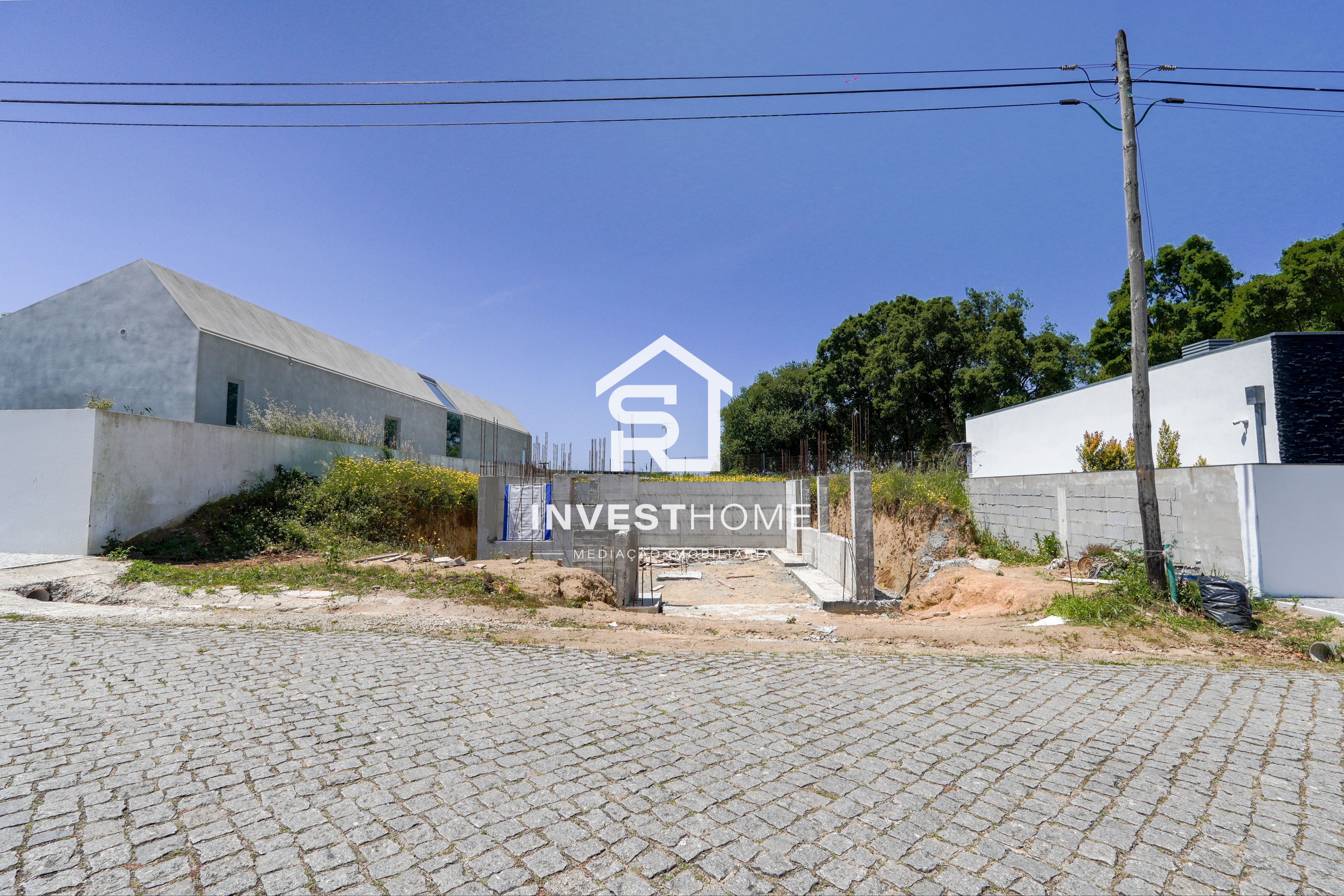 Lote 399m2 | Projeto aprovado | Moradia 4 frentes | Licenças Emitidas
