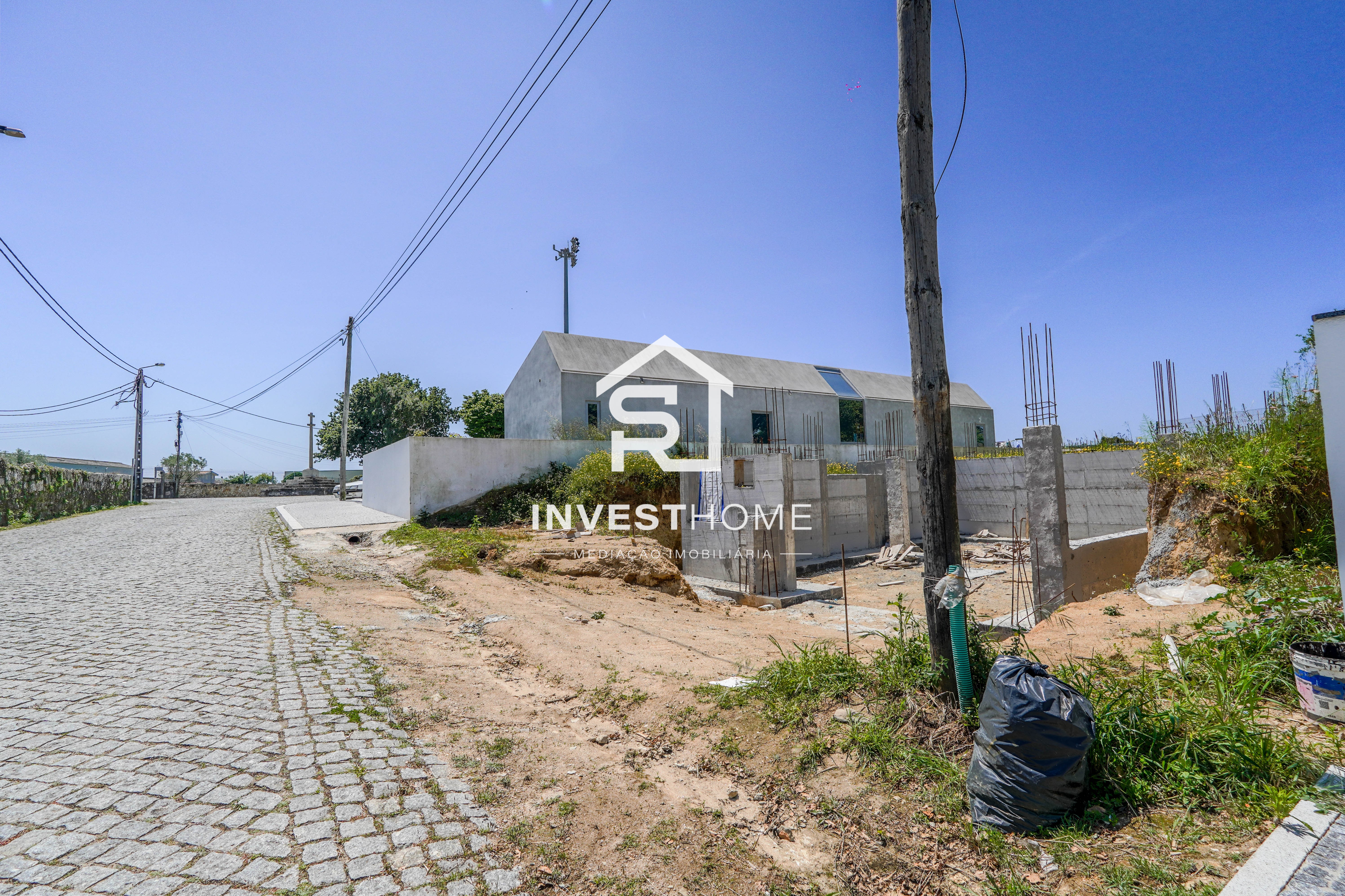 Lote 399m2 | Projeto aprovado | Moradia 4 frentes | Licenças Emitidas