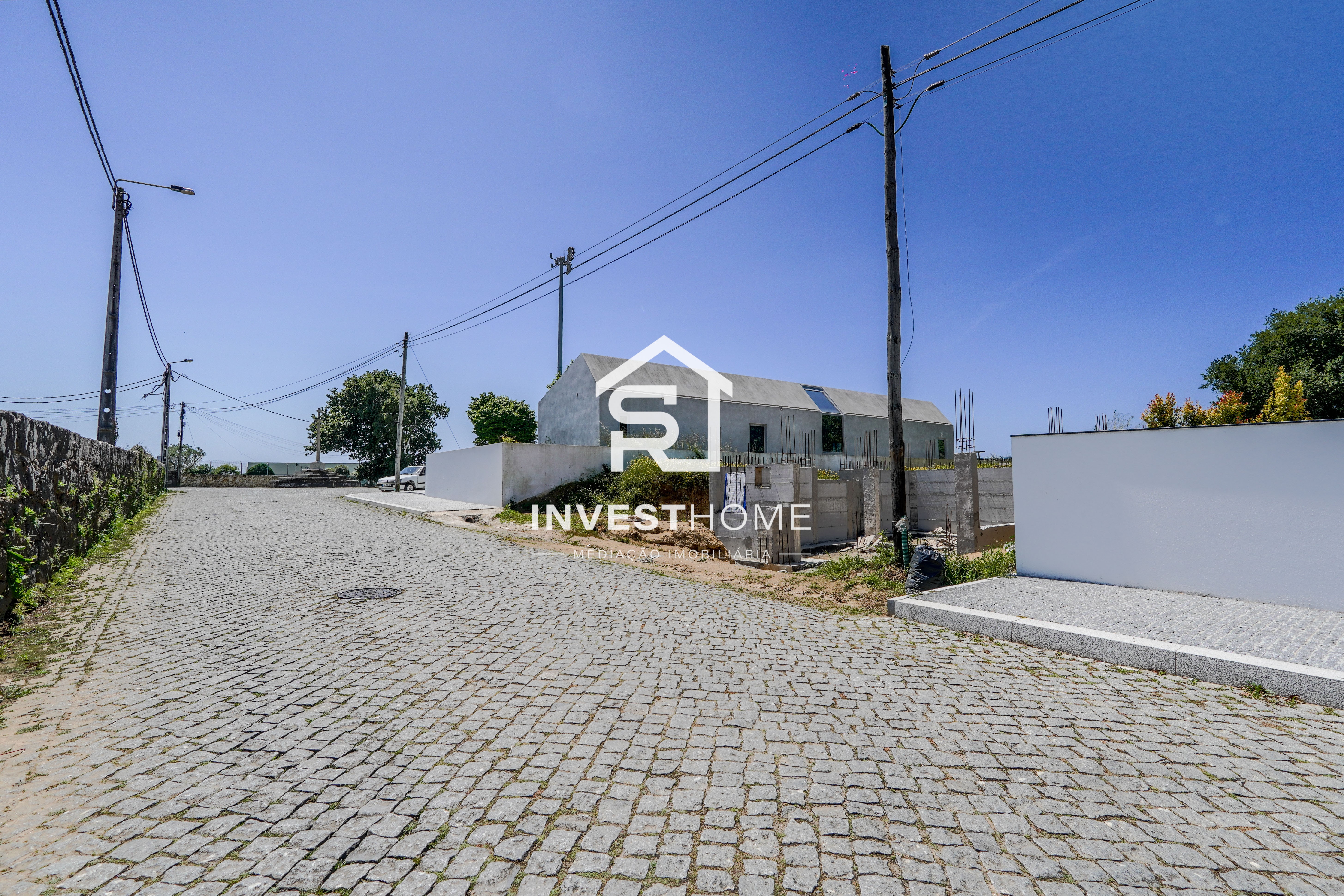 Lote 399m2 | Projeto aprovado | Moradia 4 frentes | Licenças Emitidas