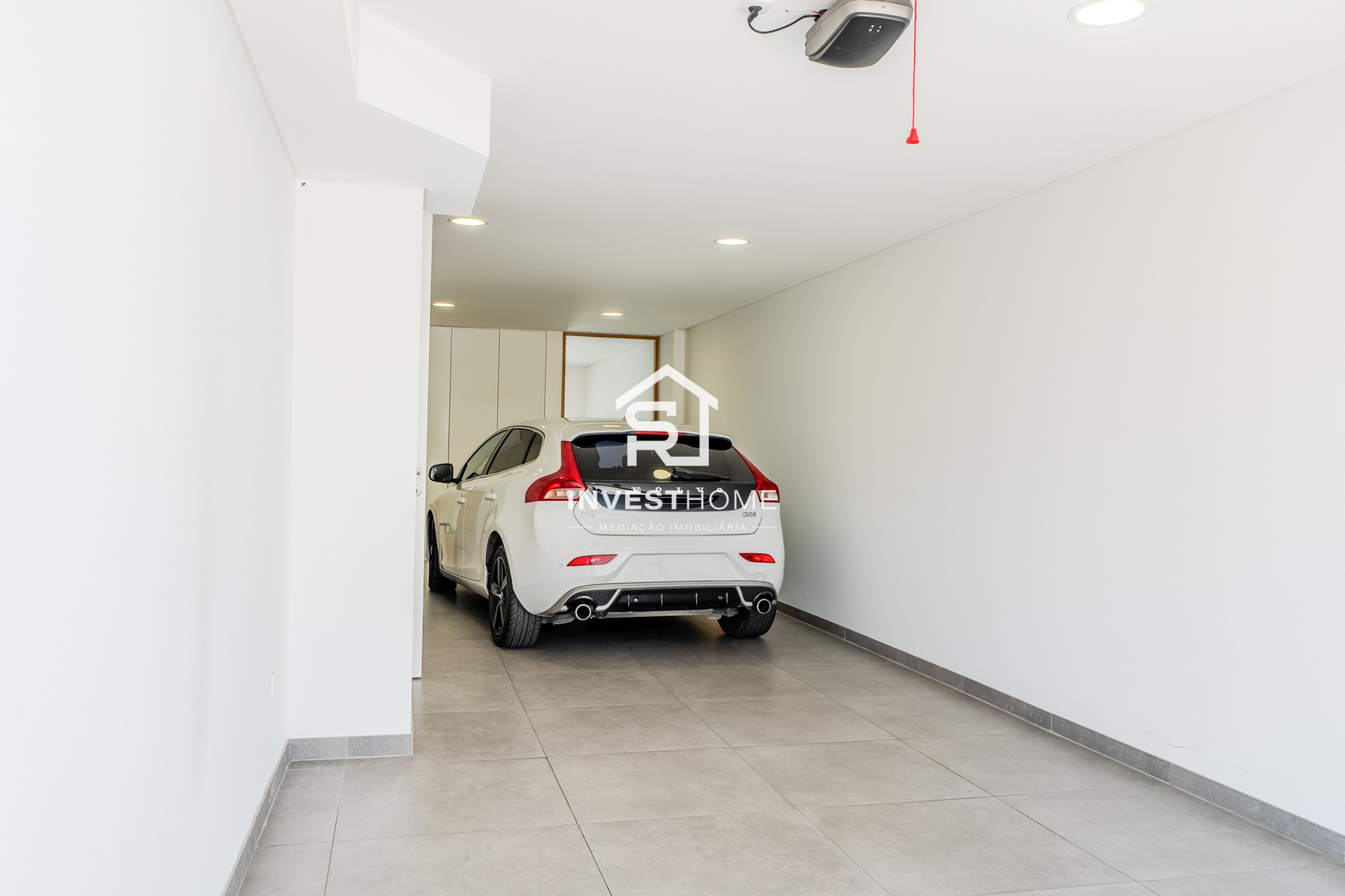 Moradia T3 | Luxo | 2 Frentes | Jardim | Box 2 carros | Leça do Balio