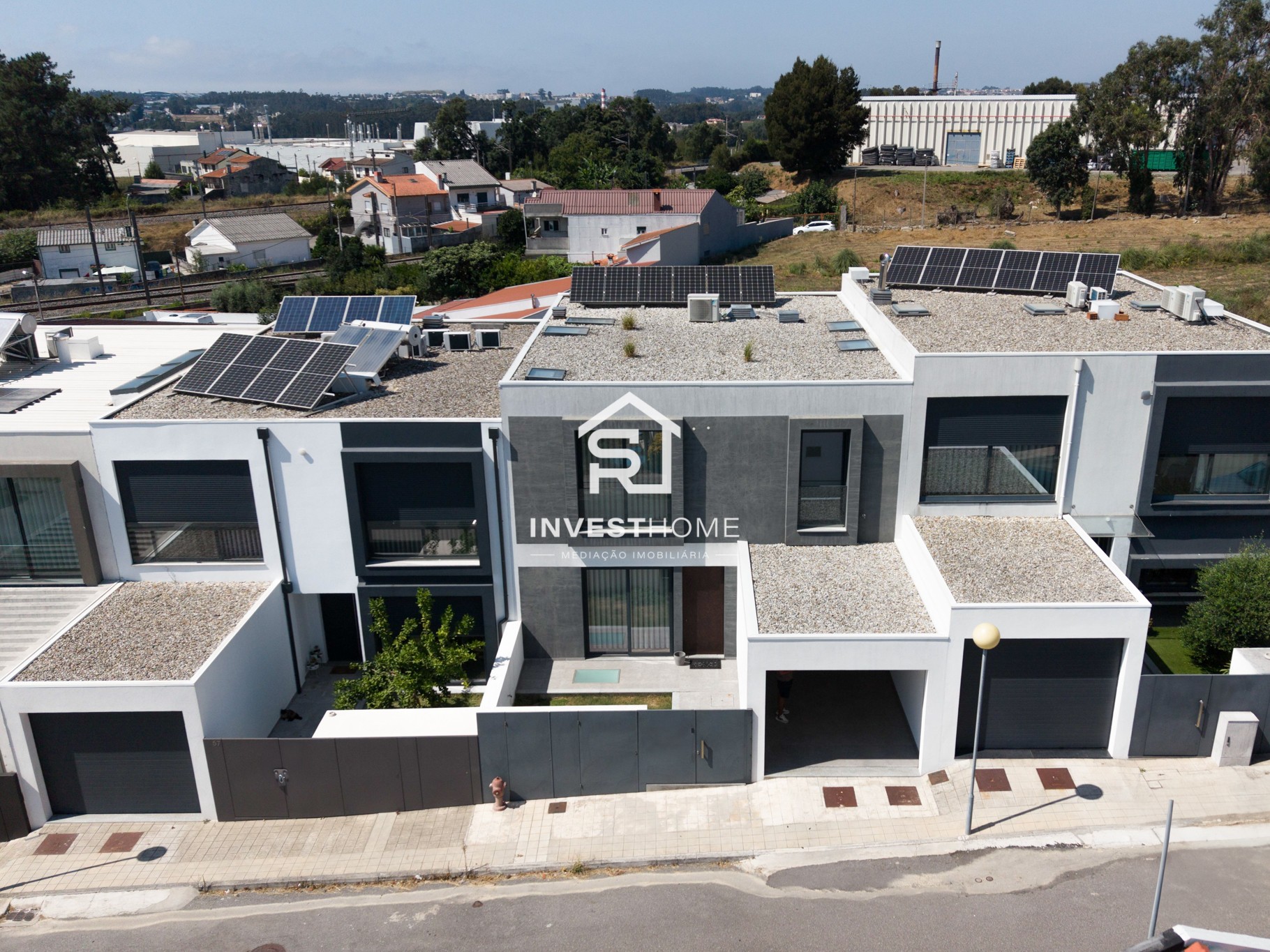 Moradia T3 | Luxo | 2 Frentes | Jardim | Box 2 carros | Leça do Balio