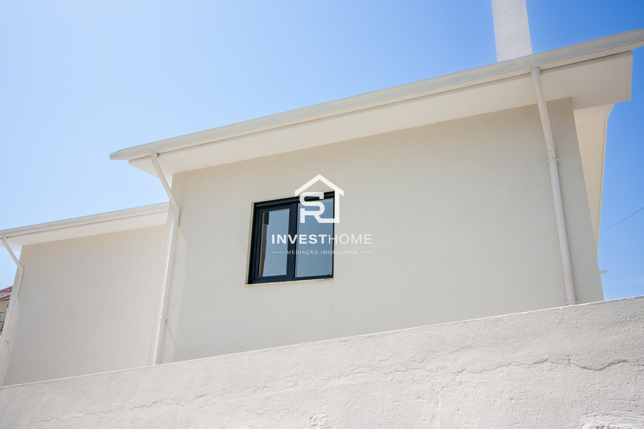  Moradia T5 | Renovada | 4 Frentes | 2 Suites | Jardim | Terraços