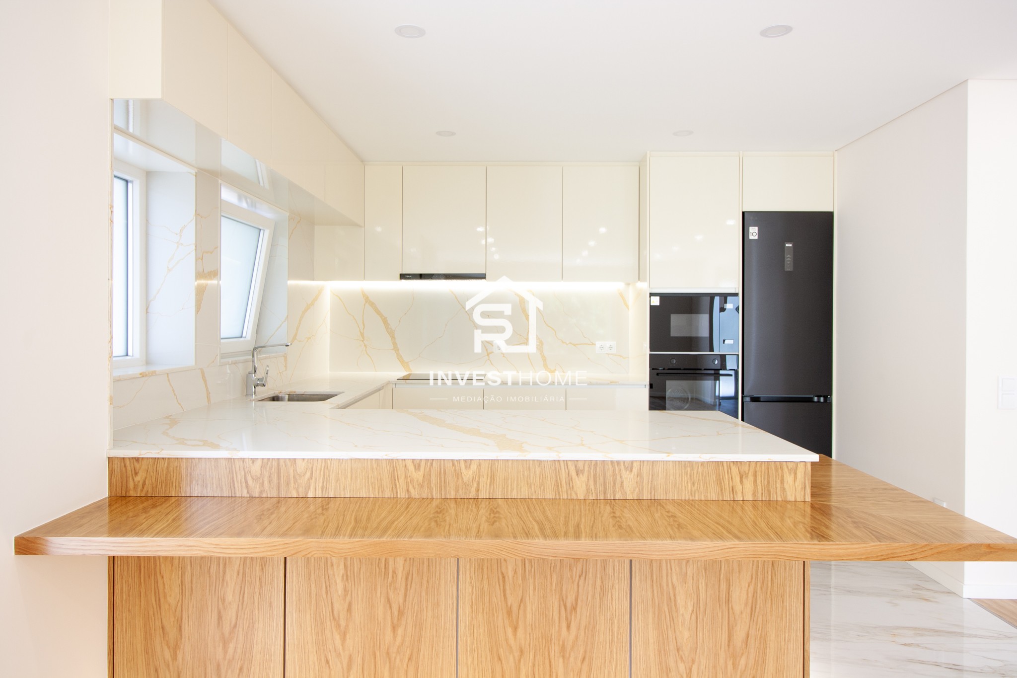  Moradia T5 | Renovada | 4 Frentes | 2 Suites | Jardim | Terraços