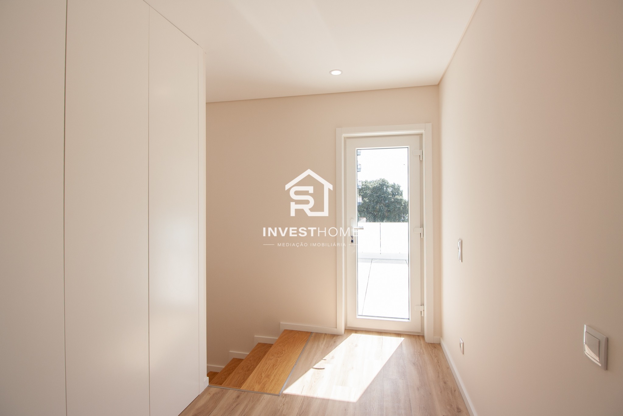  Moradia T5 | Renovada | 4 Frentes | 2 Suites | Jardim | Terraços