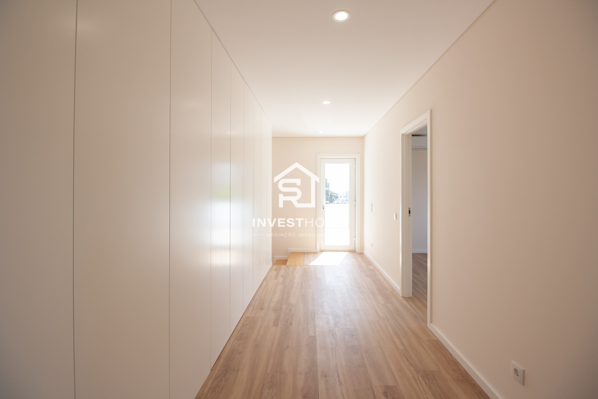 Moradia T5 | Renovada | 4 Frentes | 2 Suites | Jardim | Terraços