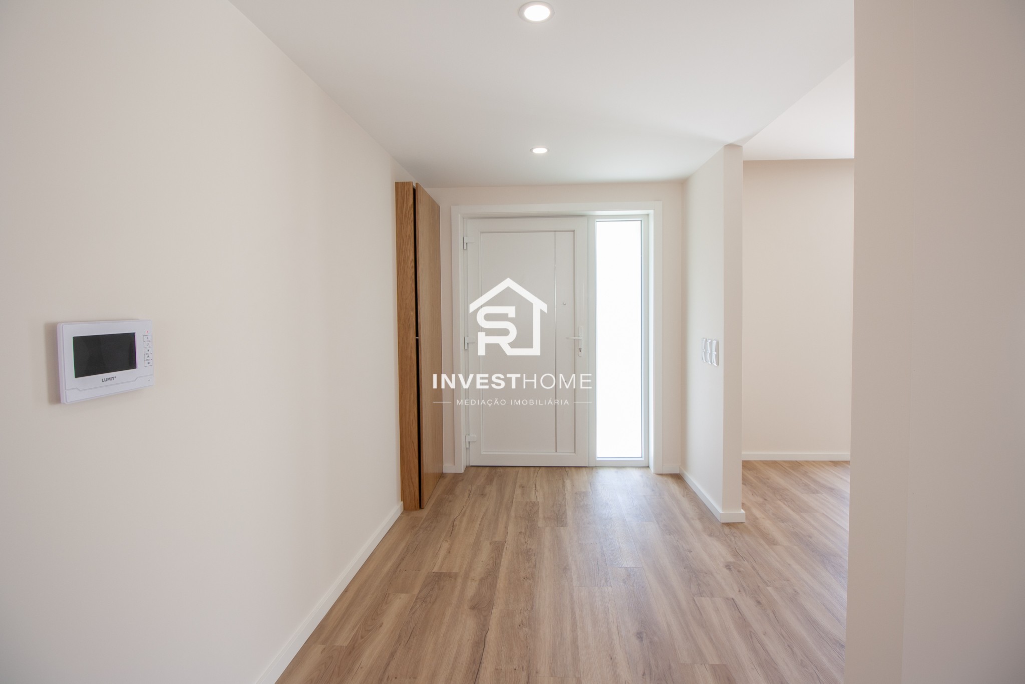  Moradia T5 | Renovada | 4 Frentes | 2 Suites | Jardim | Terraços