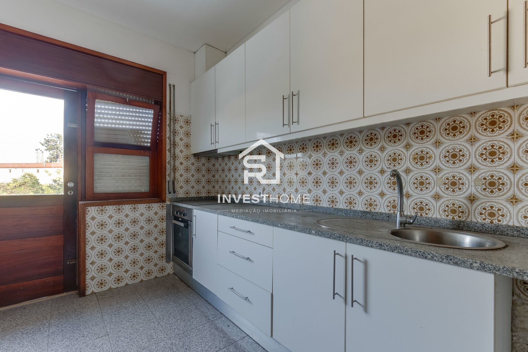 Oportunidade Única de Investimento – Sociedade Comercial com Padaria/Confeitaria e Património Imobiliário
