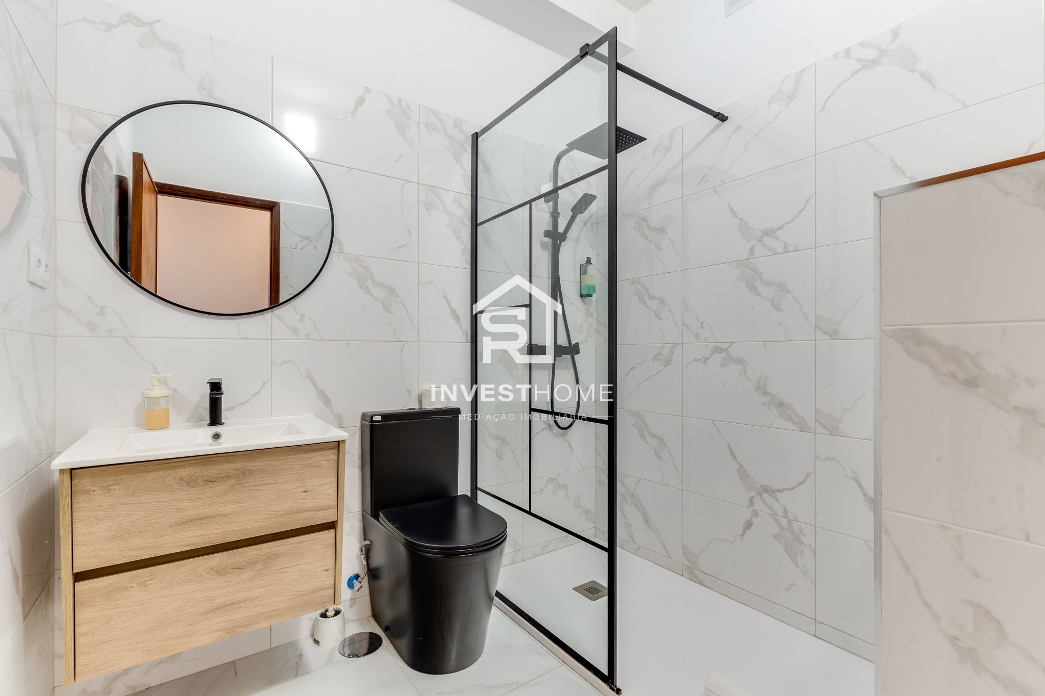Prédio | 4 Apartamentos T2 | Licença AL ativa | Porto