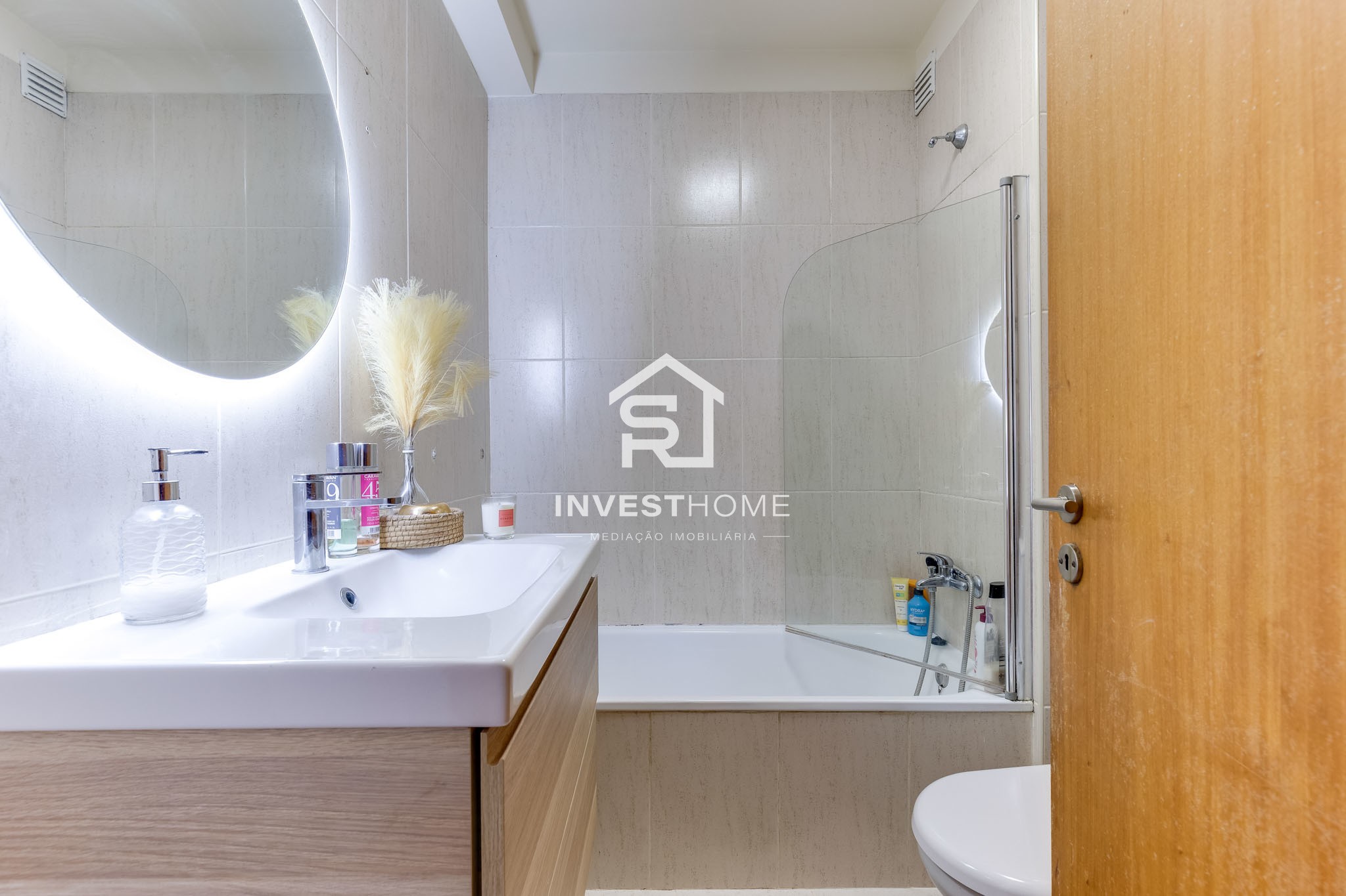 T2+1 com Suite | 112 m² | Elevador | Garagem para 2 Viaturas | Metro de Pedras Rubras